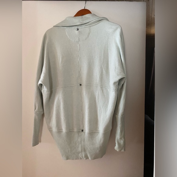 Aritzia Wilfred Cardigan - Picture 3 of 3